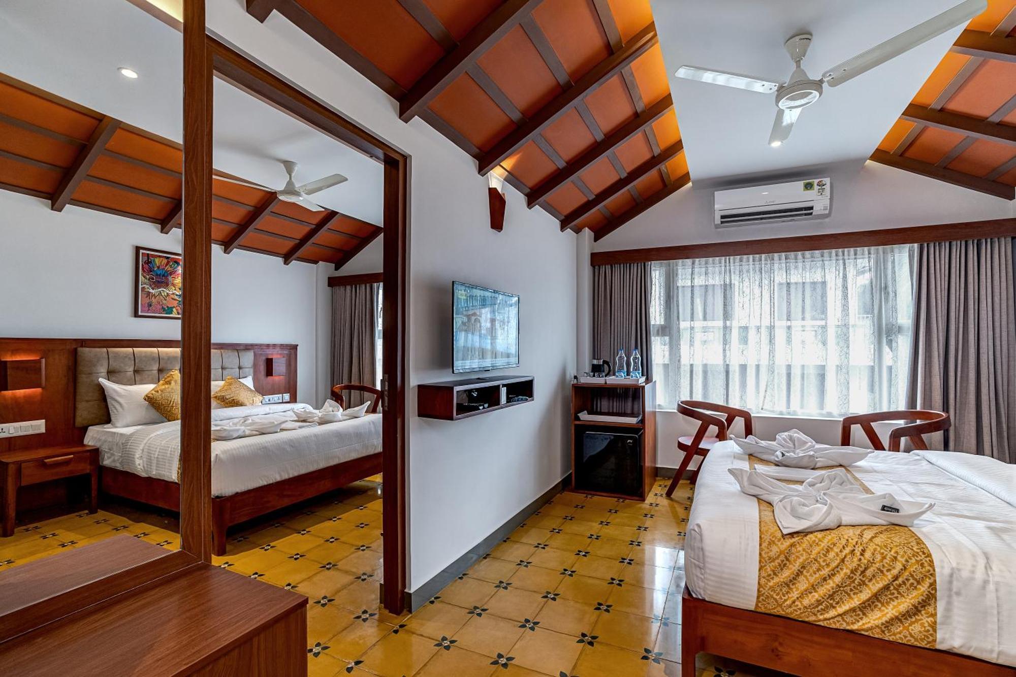 Hotel Palcastle Regency à Palakkad Extérieur photo