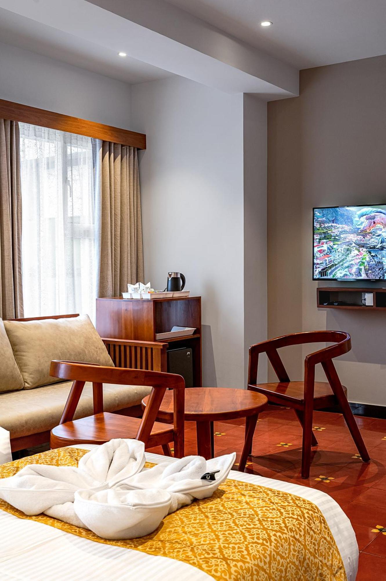 Hotel Palcastle Regency à Palakkad Extérieur photo