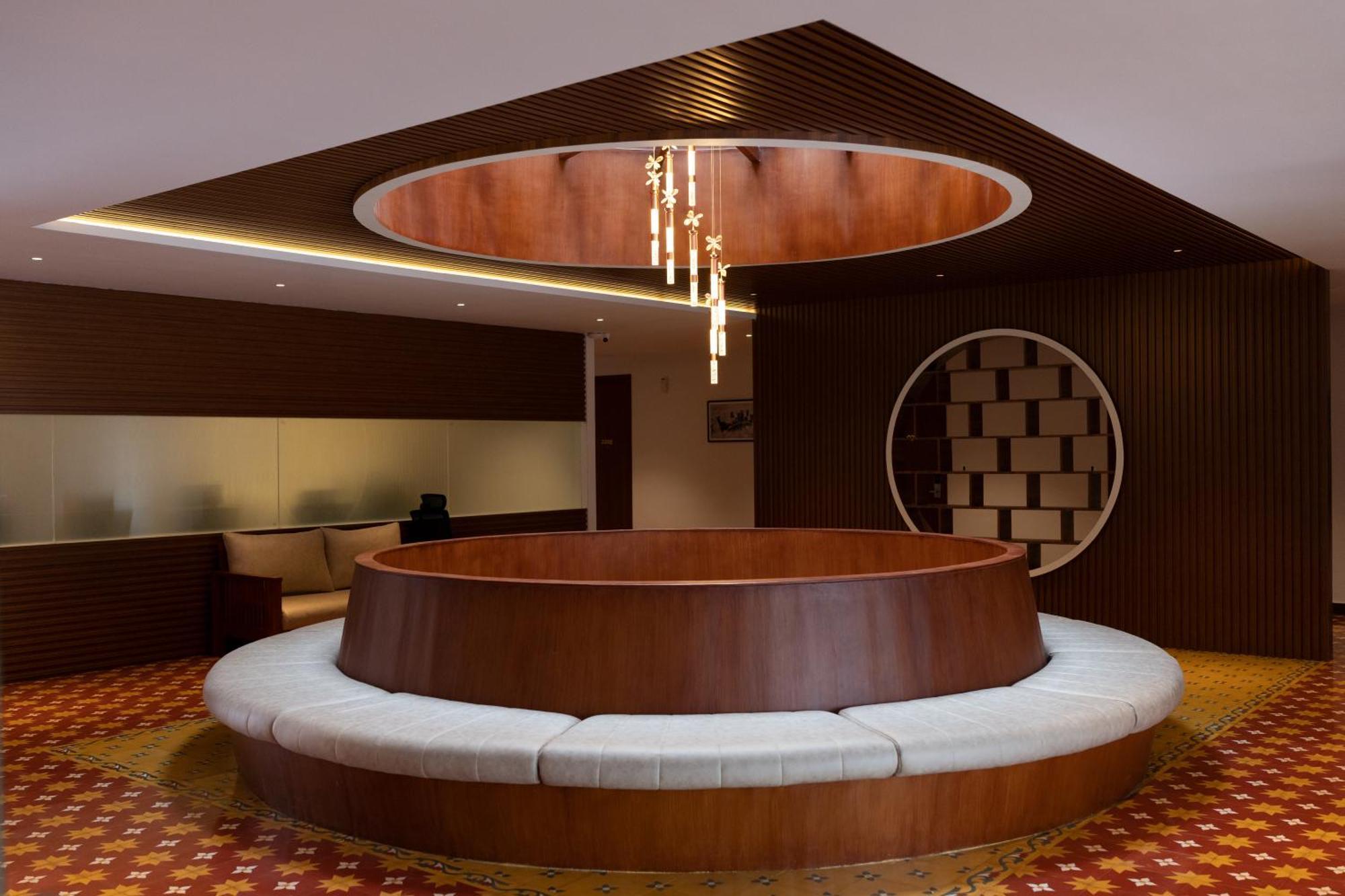 Hotel Palcastle Regency à Palakkad Extérieur photo