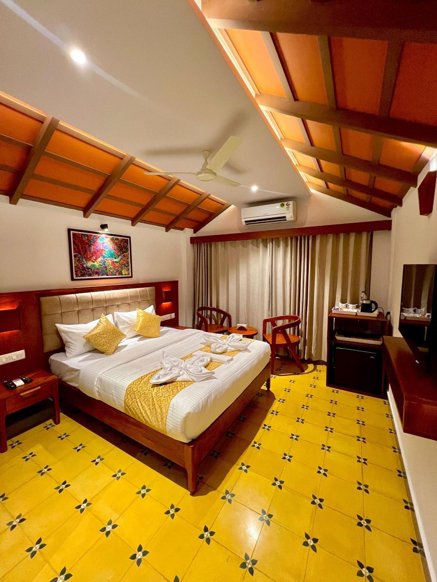 Hotel Palcastle Regency à Palakkad Extérieur photo